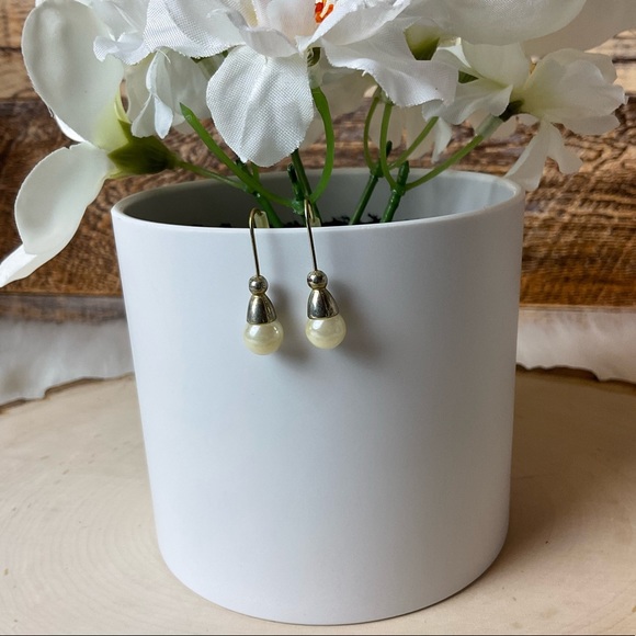 Pearl Dangle Earings - Picture 2 of 2